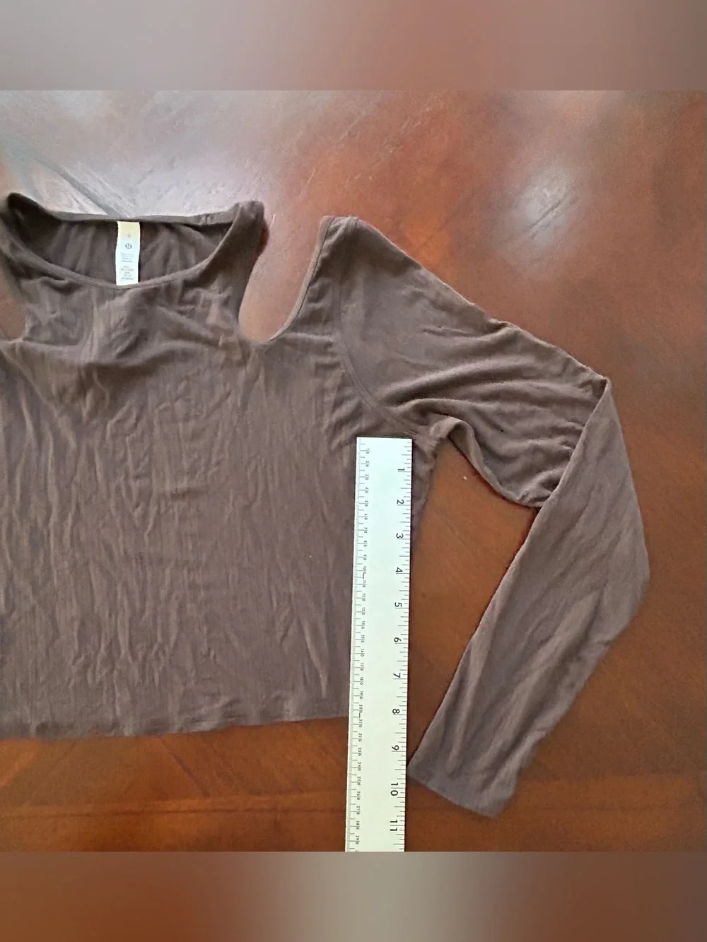 lululemon athletica Long Sleeve Cutout Crop Top in Brown size 6